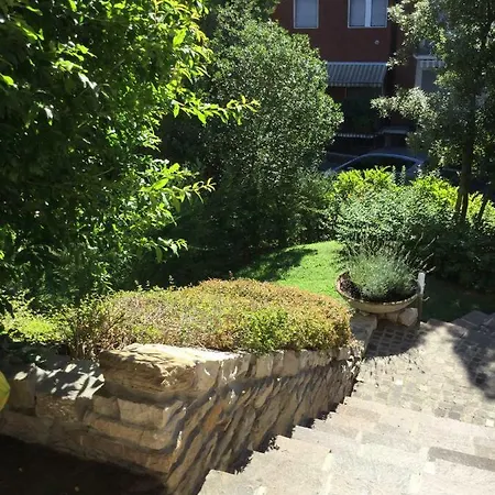 Maison Cherie Bed and Breakfast Μπέργκαμο