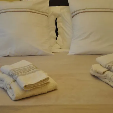 Maison Cherie Bed and Breakfast *