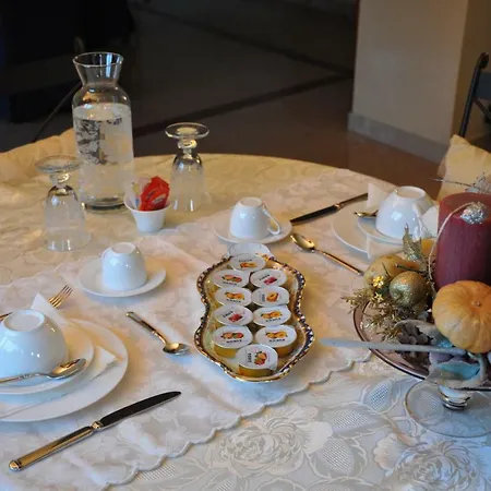 Maison Cherie Bed and Breakfast *